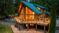 Luxury Riverfront Estate Hot tub views-Ideal for large groups or Family Getaways - Ferienwohnung Concrete