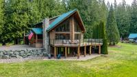 Luxury Riverfront Estate Hot tub views-Ideal for large groups or Family Getaways - Chambres d'hôtes Concrete