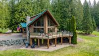 Luxury Riverfront Estate Hot tub views-Ideal for large groups or Family Getaways - Chambres d'hôtes Concrete