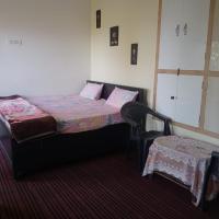 The Mountain Hills Home Stay Kasardevi - B&B Hawālbāgh
