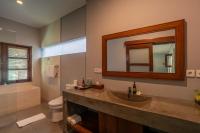 One Bedroom Rose