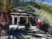 Cosy villa Alegranza 105, communal pool, private garden - Chambres d’hôtes Playa Blanca