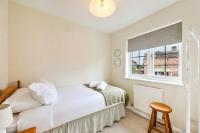 Spacious 4-Bedroom Family Home in Windsor - Chambres d'hôtes Windsor