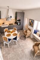 Casa Rosa Rooftop Terrace BBQ Walk to Marina - Bed and Breakfast Olhão