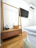 One-Bedroom Apartment with Balcony