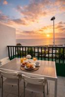 La Florida Blue Beach Puerto del Carmen, en el centro, con vistas al mar piscina y muy cerca de la playa - B&B Tías
