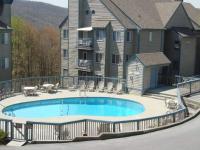 Mountain Monarchy Studio for 2 Condo, Pools, Wifi & Cable - B&B Gatlinburg