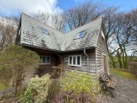 Cabin Sleeps 6 with Parking and Patio - B&B Davidstow
