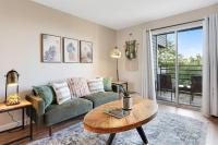 Above the Trees - Modern Studio for 2 with Views, Wifi, Pools - B&B Gatlinburg