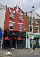 A spacious en-suite room - B&B Londres
