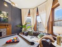 Wrigleyville Art Deco Suite Garage - B&B Chicago