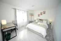 Cotswolds Gateway Cottage - Historic Wiltshire Gem - B&B Purton