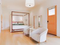 Deluxe King Studio