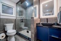 Luxury Riverside -Hot Tub, Mins to the Falls - B&B Niagara Falls