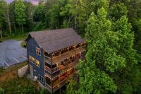 Mountain Cabin | 3 Decks | Pool | Hot Tub | Games - B&B Gatlinburg