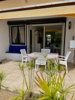 Les Pinèdes Jardin fleuri et plage à pied au calme - Bed and Breakfast Le Grau-du-Roi