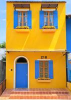 Summerset Hatyai, Colorful 4BR Villa for 18 Pax, Near Street Food - B&B Hat Yai