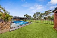Luxe Farmhouse with solar heated pool and bbque - B&B Le Roy