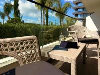 Grand Sapphire modern 2 Bedroom Apartment with Terrace - Chambres d'hôtes Lazaniás