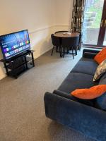 Home in Cwmbran with free onsite parking - B&B Cwmbran