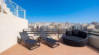 Spinola Fantastic Seafront Duplex Apartments & Penthouse - Chambres d'hôtes San Ġiljan
