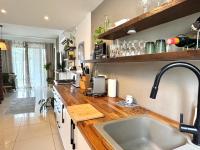 Atypical loft, pool and beach 2 mins away - Bed and Breakfast Péreybère