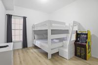 New Epic WorldQuest Poolside Retreat - B&B Orlando