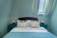 Ember & Sky - 2 Bed Classic Apartment (Skylight Bedroom View)