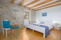 Rustic Holiday house Harmonie with private pool and large garden - Kapovci, Island Krk - B&B Brusići