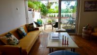Vouliagmeni Beach House - B&B Atenas