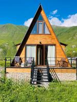Scenic Valley Cabin Kazbegi - Stepantsminda - B&B Stepantsminda
