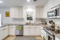 KC Home Base Near Arrowhead & Meadowbrook Park - B&B Overland Park