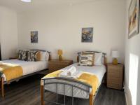London Road House Spacious 3 Bed near Heathrow and Central London - B&B Isleworth