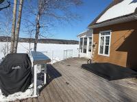 Waterfront Retreat with Spa and Maisonette - B&B Papineauville