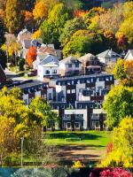 Two Adjacent 4 Bedroom Townhouse Units in the Fallsview District Walk to the Falls - Chambres d'hôtes Chutes Niagara