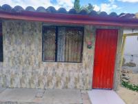 Comodo chalet, en una muy buena ubicación y rodeado de jardines - Chambres d'hôtes Chía