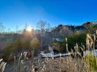 Muir's Retreat - Hot Tub - Pet Friendly - Private - Located Just Minutes from Nada Tunnel - Chambres d'hôtes Stanton