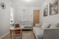 Milton Keynes 3BR, Elegant Home, Sleeps 5, Families Stays, Parking , Fast WiFi - B&B Milton Keynes