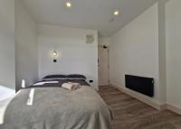 Studio - Sleeps 2 - WiFi - Free Secure Parking - B&B London