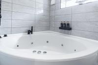 13 PPL Alton Towers Peak District A38 A50 - B&B Burton-on-Trent
