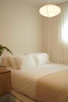 Warm Minimal Wood House near Hongdae, 3min Subway, Airport Bus 6 mins - Chambres d'hôtes Séoul