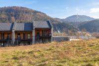 Sunny Apartment with Parking, Jacuzzi, Sauna & Balcony with Mountain View by Noclegi Renters - Chambres d'hôtes Szczyrk