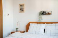 Happy Home 2-Bedroom Apartment near Ski Lift with Free Parking - Chambres d'hôtes Bansko