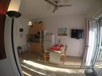 Monolocale su 2 Livelli con Balcone e Vista Mare