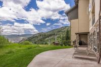 Luxe Beaver Creek 2BR - Balcony Views & Alpine Summer Escape - Chambres d’hôtes Beaver Creek