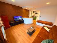 Prime Location Apartment near Stadium & Downtown - Bed and Breakfast Žilina