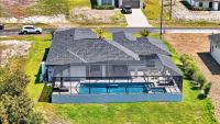 Villa Capeside Waterfront Home with Heated Pool & Spa - Bed and Breakfast Cape Coral