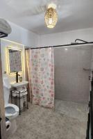 Depto Zona San Marcos ideal para grupos Medianos o parejas planta alta con Cochera - Chambres d'hôtes Aguascalientes