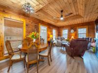 Hoots Hideaway - Porch - Fire Pit - Prime Location - Family Friendly - B&B Hendersonville