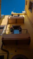 Yellow House - Terrazzo - 5 Biciclette - B&B Bosa